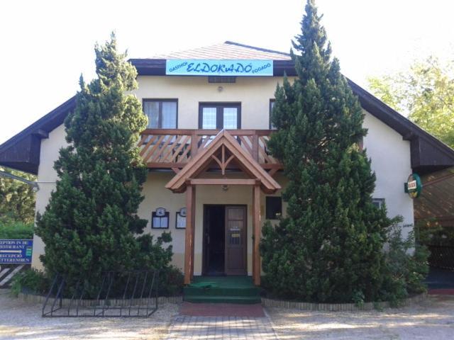 Eldorado Fogado Es Kemping Vonyarcvashegy Exterior photo
